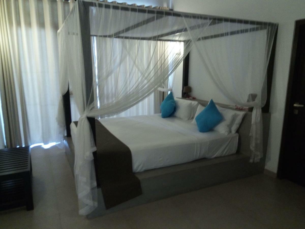 Rainbow Beach Hotel Хіккадува Екстер'єр фото